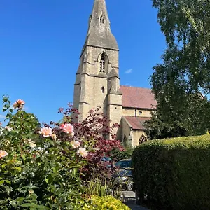Homestay Courtyard Garden Flat, Cheltenham