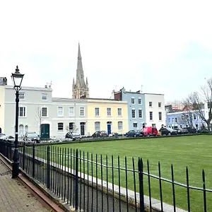 Apartment Am Living - Town Centre - St Georges Square, Cheltenham