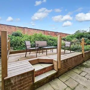 Apartment Margaret's Garden By Fortuna, Cheltenham